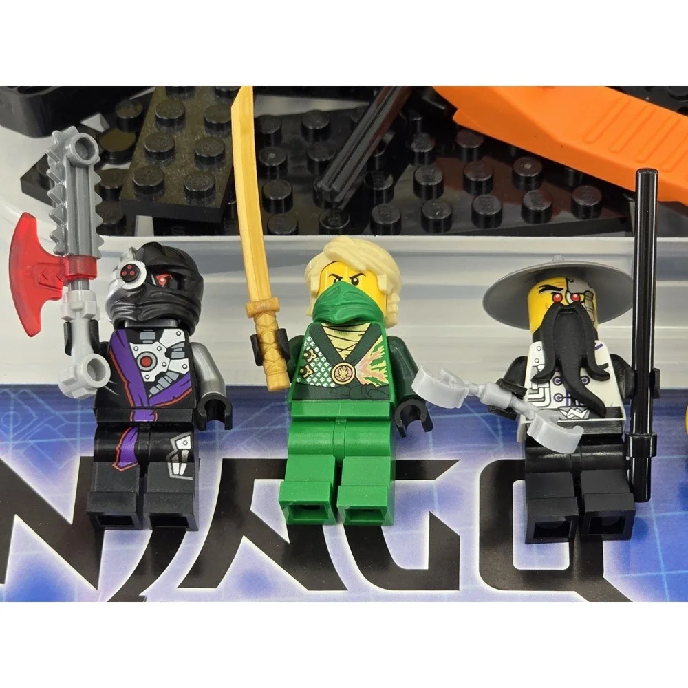 LEGO NINJAGO: Nindroid Mech Dragon‎ (70725) - 100% Complete W/box & Manuals